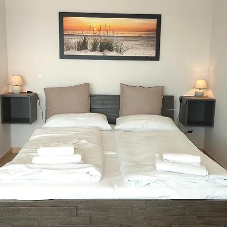 Schwan By Rujana Binz