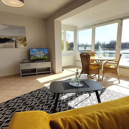 Schwan By Rujana Binz